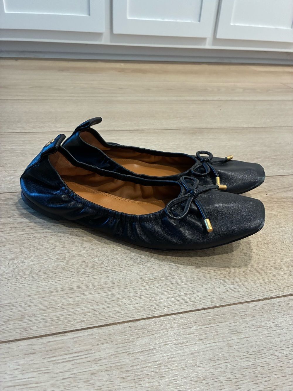 Tory Burch Women’s Square Toe Bow Leather Ballet Flat Black Size 9